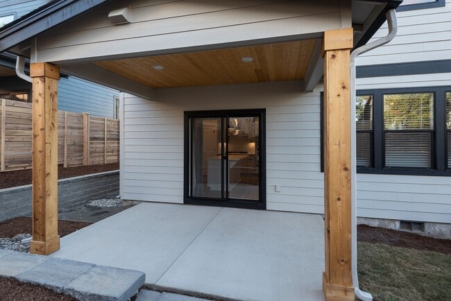 Building Photo - 5 Bdrm 3 bath  Located in the Lodges at Bachelor Village  -  available February 2026