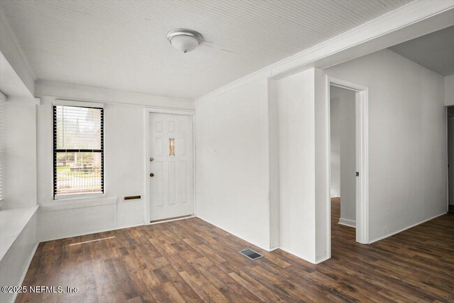 Building Photo - 1516 McDuff Ave S