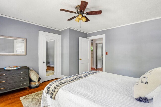 Building Photo - Stunning 3 bedroom FURNISHED MID-TERM RENTAL home in historic downtown Burlington