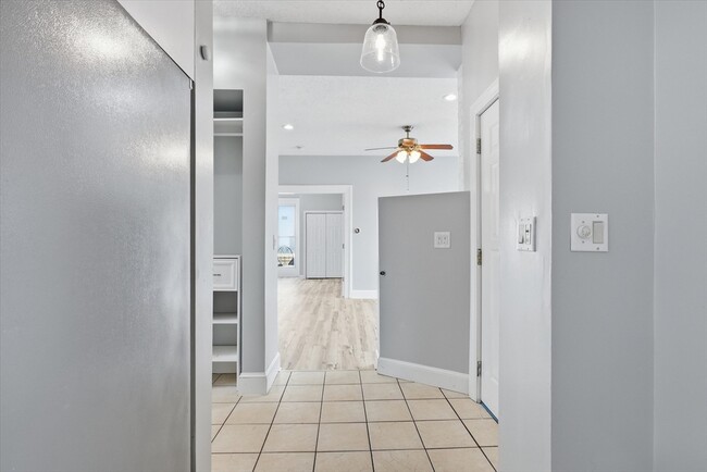 Building Photo - 156 N Broadway