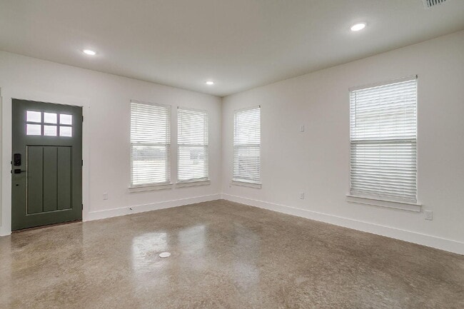 Building Photo - Brand New Custom 3 Bedroom Home in Granbury!