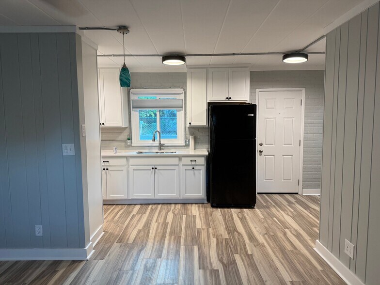 Building Photo - 14 First St SW