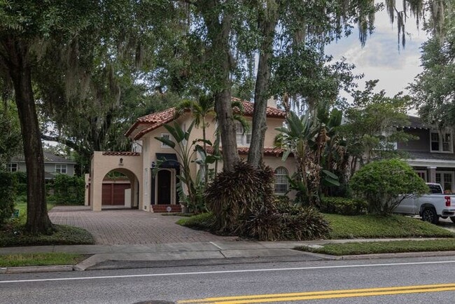 Building Photo - Spacious 4-Bedroom 1930's Mediterranean Home in College Park