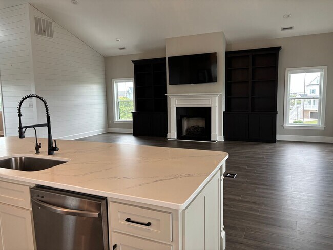 Building Photo - Must see home in Popular Cannonsgate Commu...