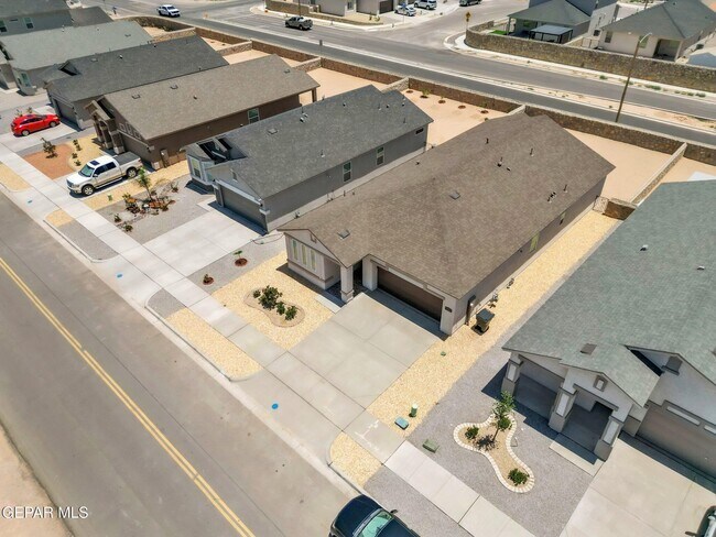 Building Photo - 1644 Folkstone St