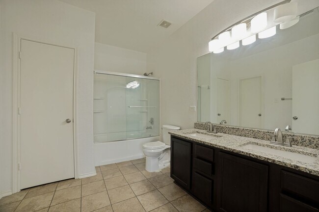 Building Photo - GORGEOUS 3-BEDROOM HOME WITH SPARKLING POOL