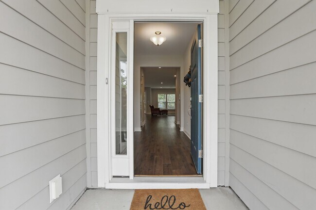 Building Photo - Spacious 5 Bedroom Home in Richmond Hill’s Waterways Community