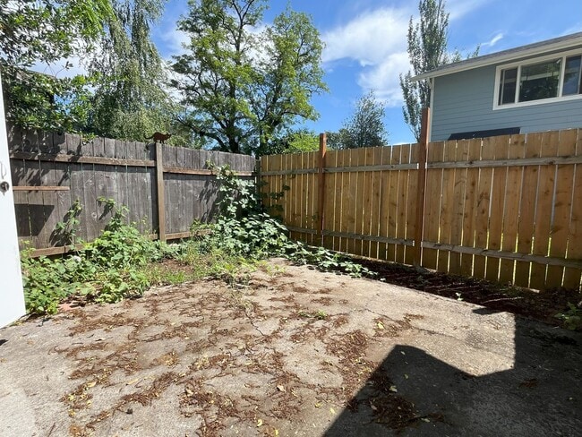Building Photo - Modern 3-Bedroom Charmer with Bright Inter...