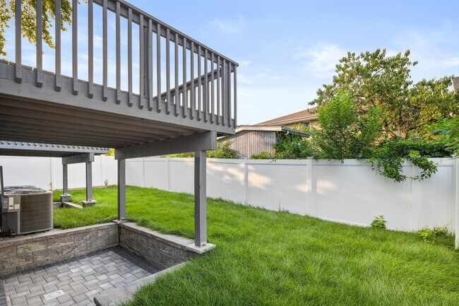 Building Photo - 57 Lincoln Ave