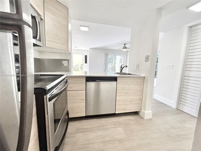 Building Photo - 6340 La Costa Dr