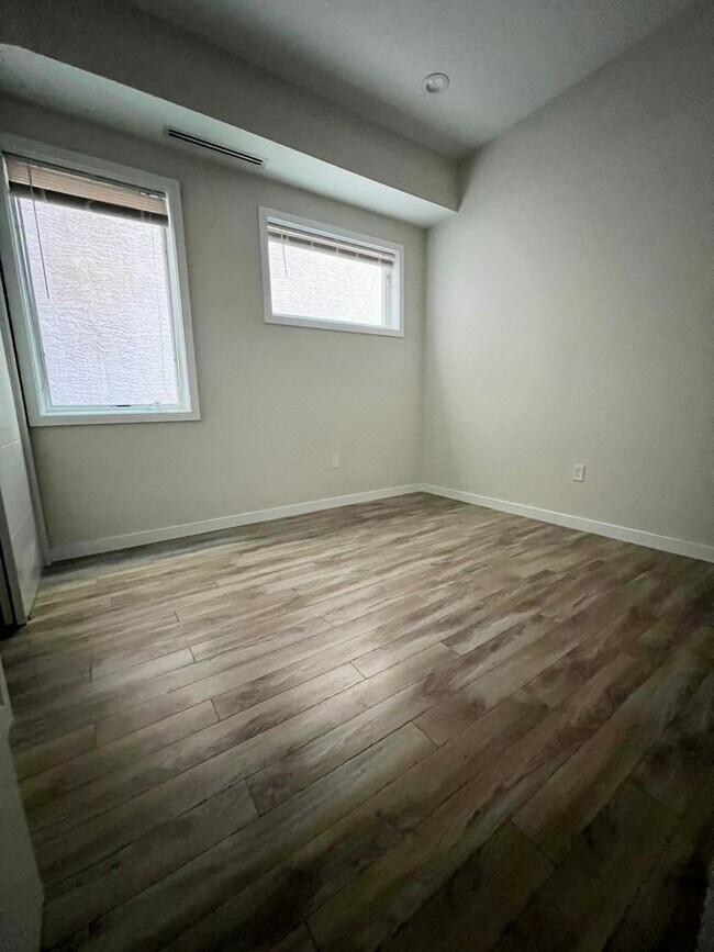 Building Photo - 932 N Marshall St