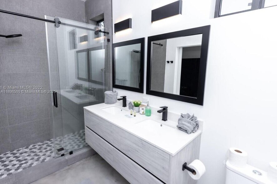 Building Photo - 7107 NE 4th Ct