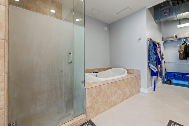 Building Photo - 800 W 5th St