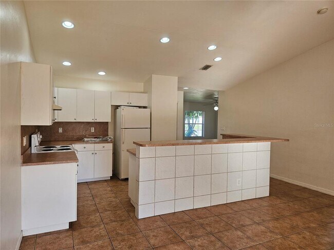 Building Photo - 4526 Santa Barbara Blvd
