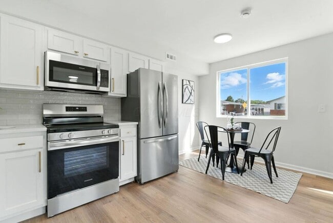 Building Photo - Charming 2-Bed / 1-Bath Ranch in Quiet Col...