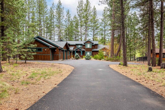 Building Photo - 17028 Cooper Dr