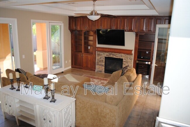 Building Photo - 2029 E Hackberry Pl