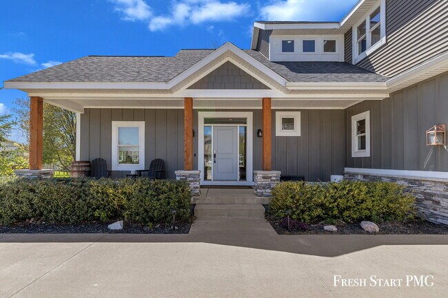 Building Photo - Spacious 6-Bedroom Retreat in Rockford with 3.5 Luxurious Baths