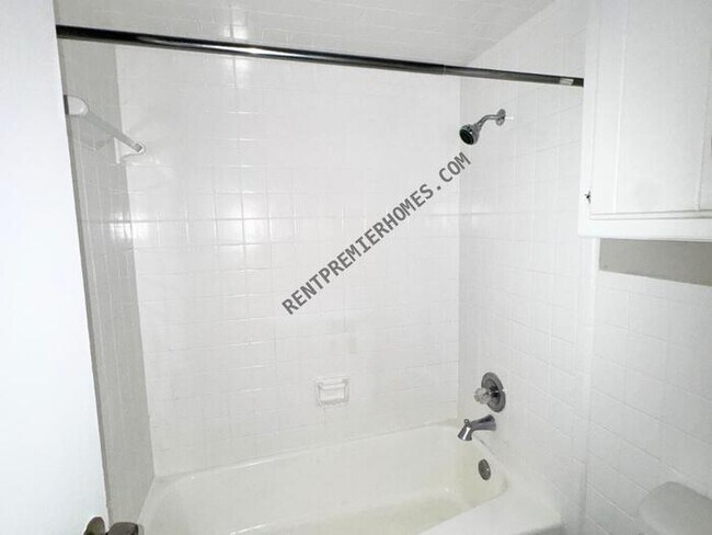 Building Photo - 2228 S Whitbourne Pl