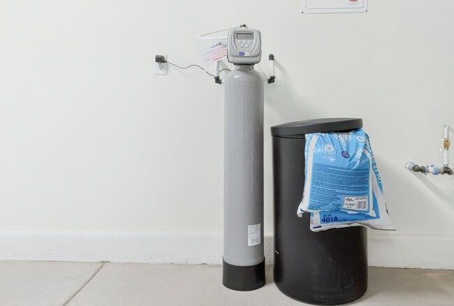 Building Photo - 1024 Saker Falcon Dr