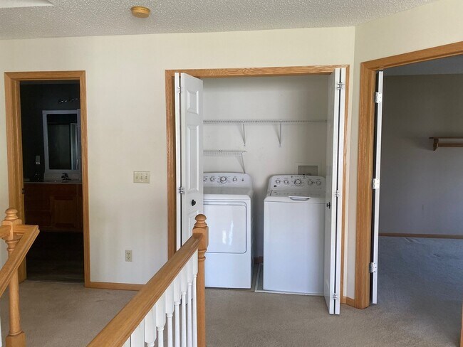 Building Photo - 7697 Coneflower Curv S