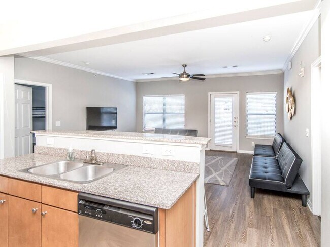 Building Photo - Texan Shoal Creek 2 Bed 2 Bath