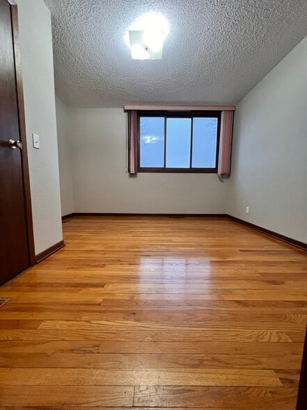 bedroom primary 2 - 5175 50th Ave