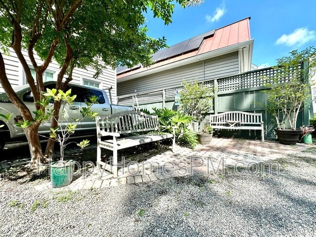 Building Photo - 9 Bogard St