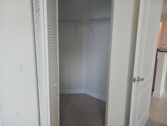Building Photo - 410 Evernia St