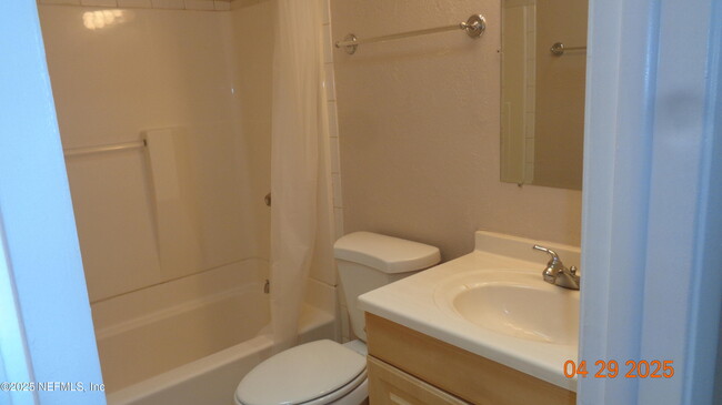 Building Photo - 1204 Crown Dr
