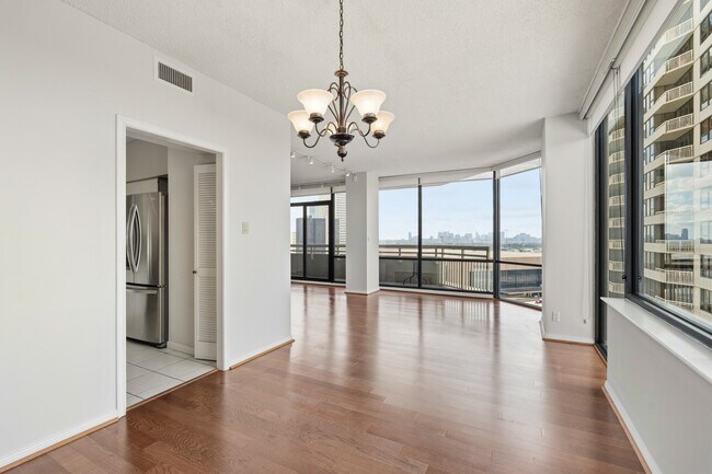 Building Photo - 14 Greenway Plz