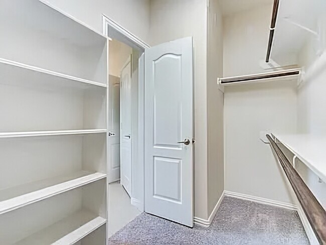 Building Photo - 30031 Willow Cove Ln