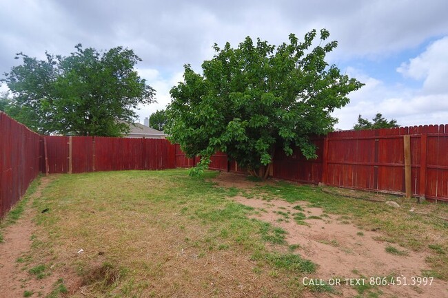 Building Photo - Gorgeous, 3/2/2 home in North Lubbock, Clo...