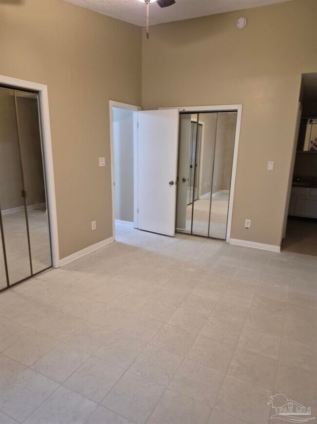 Building Photo - 537 Petros Cir