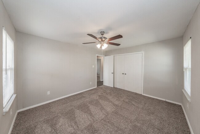 Building Photo - 2914 Scottsbluff Dr