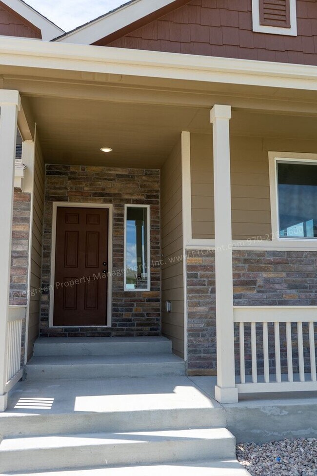 Building Photo - Gorgeous 4-Bed, 2.5 Bath Home in Windsor!