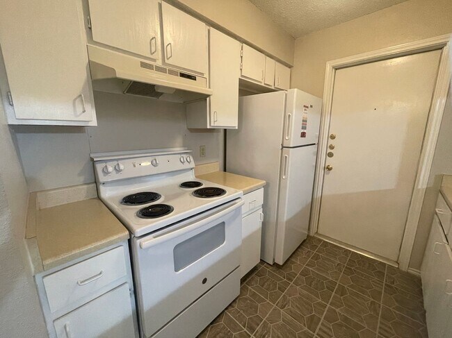 Building Photo - 8916 Hambledon Dr