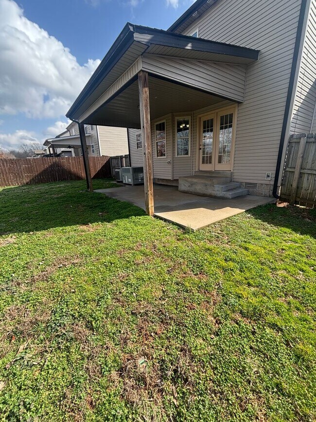 Building Photo - Move-In Ready Rental with Private Fenced Backyard