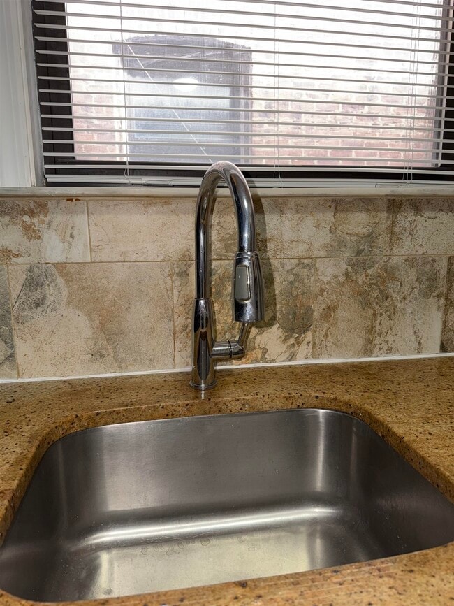 Building Photo - 998 Broadway