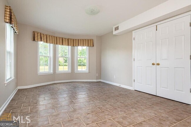 Building Photo - 225 Heritage Lake Dr