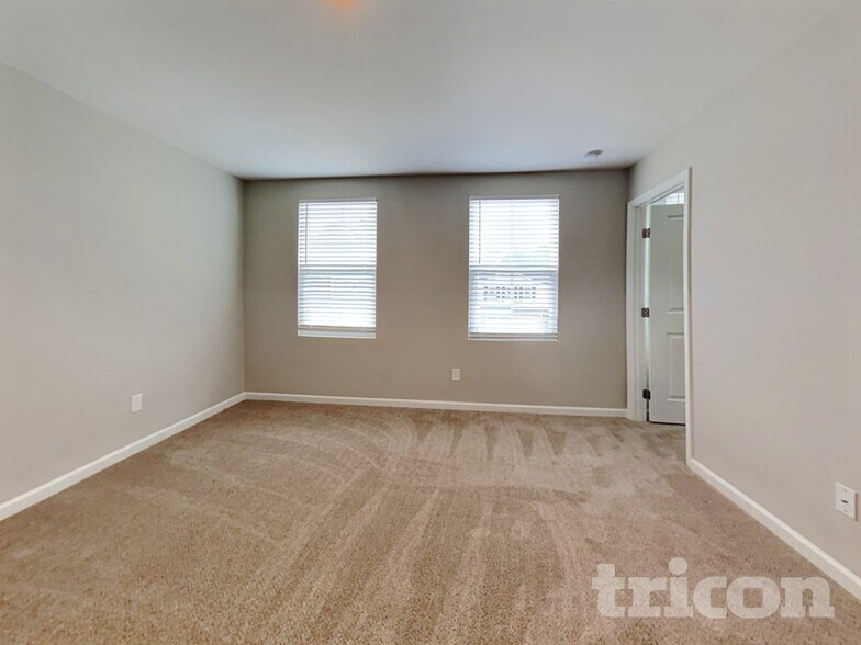 Building Photo - 979 Sequoia Dr