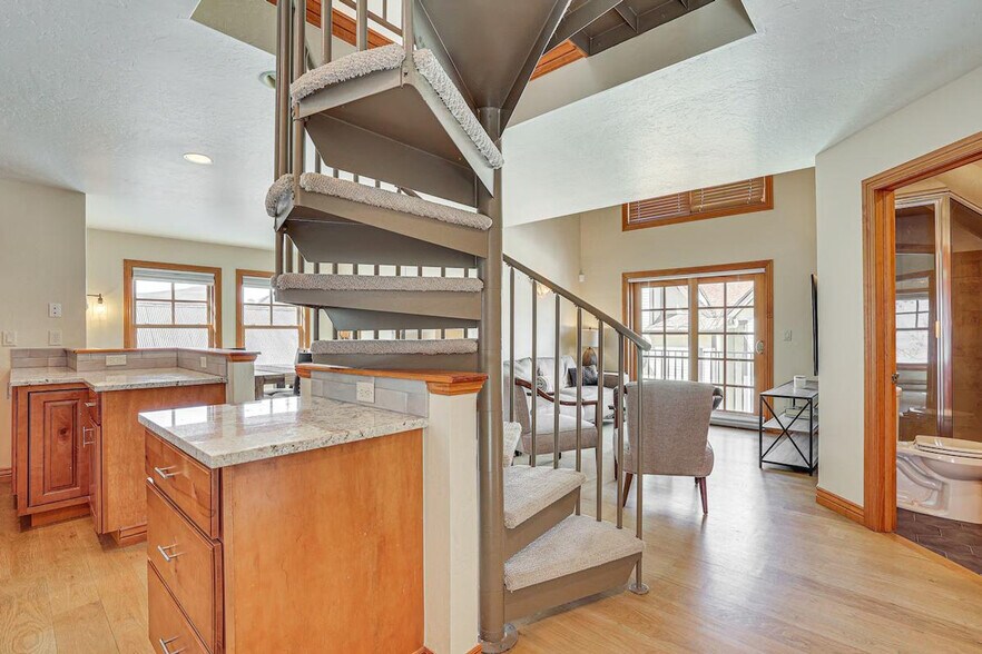 Building Photo - 304 N Main St