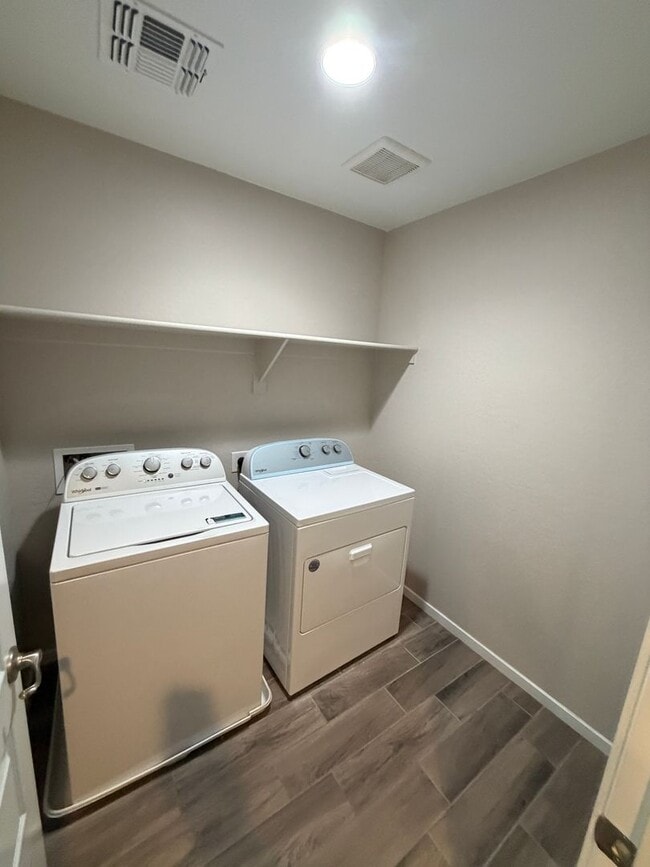Building Photo - Beautiful newer townhome for rent in Tempe