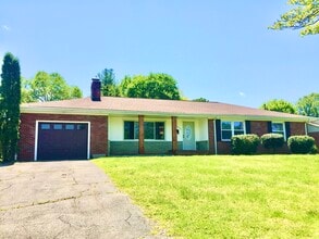 Building Photo - 802 Hillmoor Dr