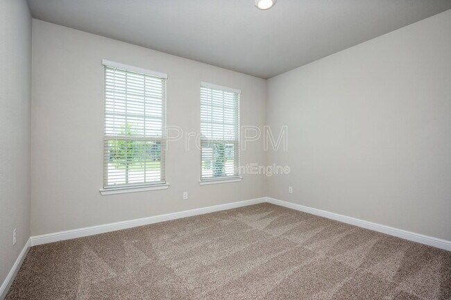 Building Photo - 5231 Meadow Ln
