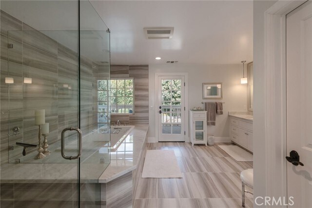 Building Photo - 5433 Castle Knoll Rd
