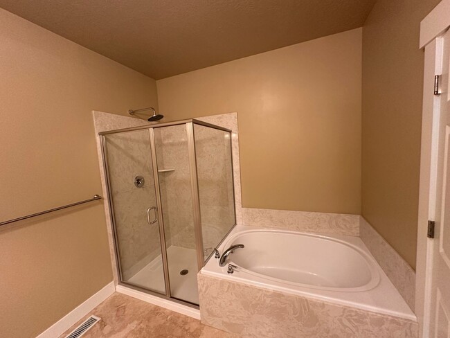 Building Photo - Orem Townhome - Hillcrest Neighborhood