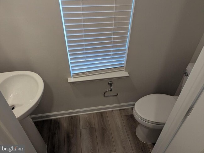 Building Photo - 212 Swan Fld Ave