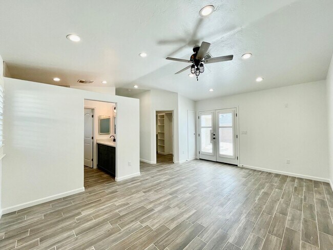 Building Photo - Stunning 4 Bedroom 3 Bath Single Story Home in Glendora!