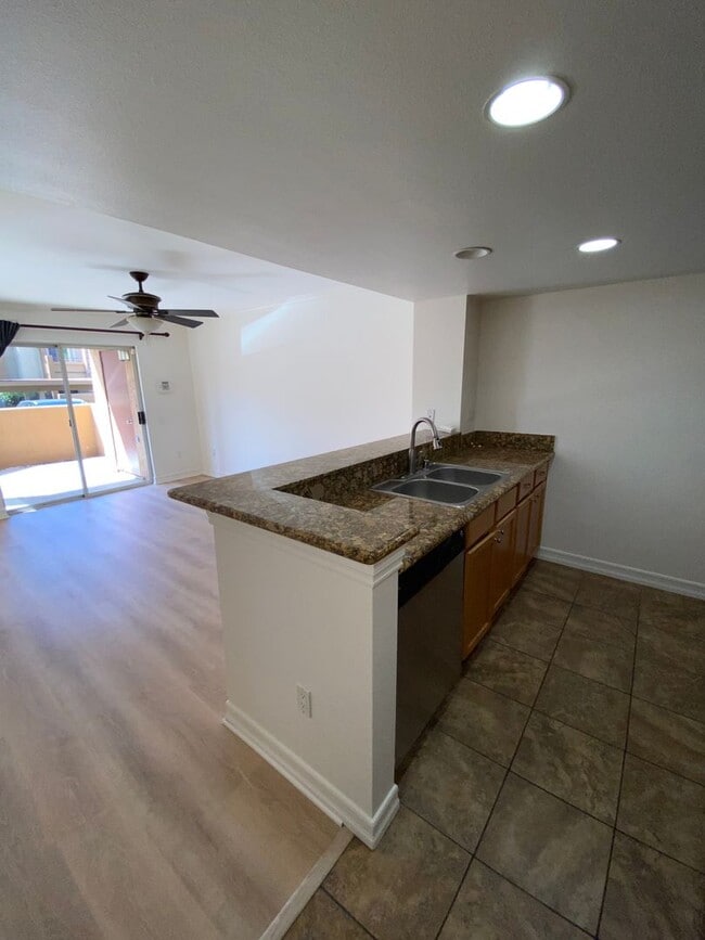 Building Photo - 1BD/1BA Condo - Downstairs Unit - Parking ...